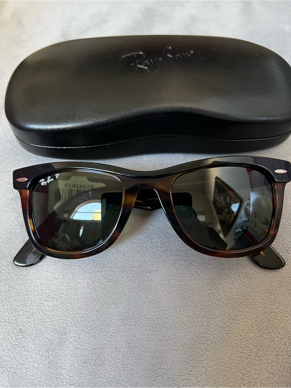 Ray-Ban unisexWayfarer Sunglasses - Tortoise Frame with Dark Green Lenses